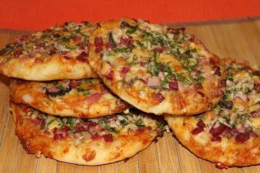 Perfect Thin Crust and Sauce for Italian Pizza