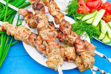 Juicy Pork Kebabs with Vinegar and Onion Marinade
