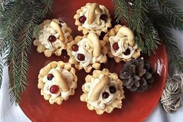 Custard-Filled Shortcrust Pastry Baskets