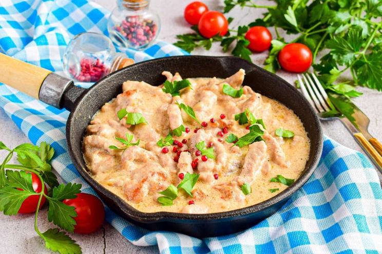 Quick and Easy Pork Stroganoff with Creamy Gravy Quick and Easy Pork Stroganoff with Creamy Gravy