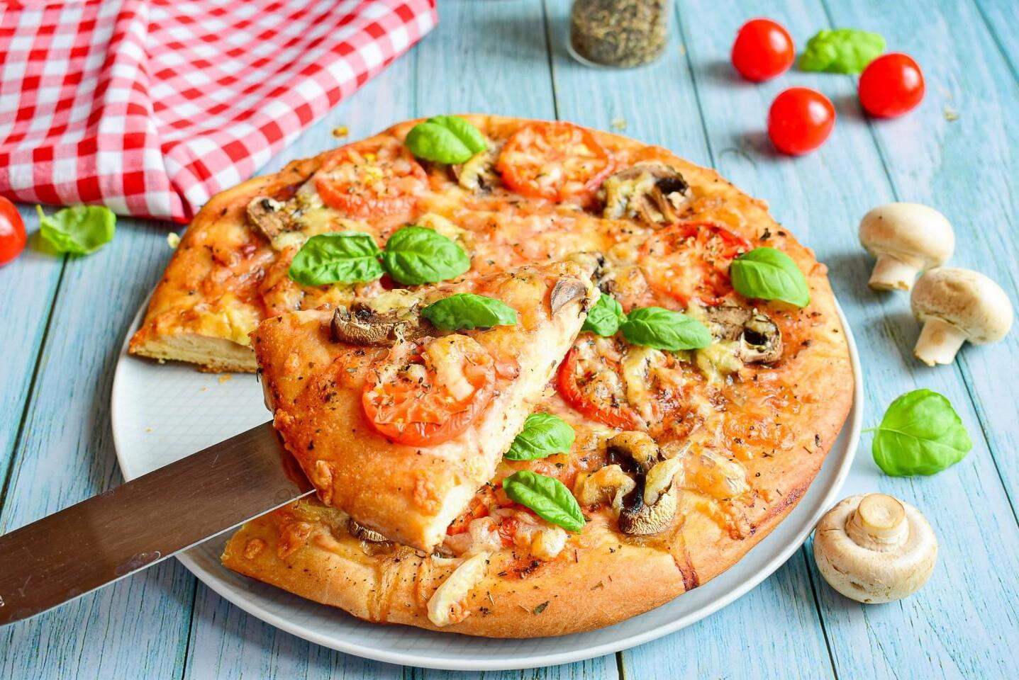 Easy Homemade Mushroom and Tomato Pizza Easy Homemade Mushroom and Tomato Pizza