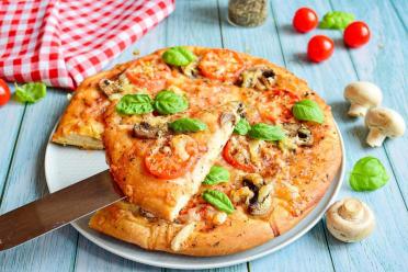 Easy Homemade Mushroom and Tomato Pizza