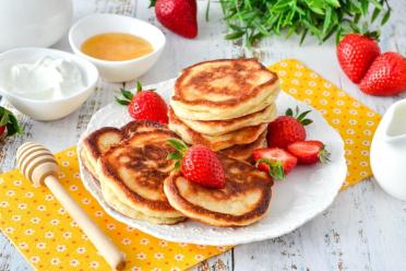 Fluffy Yeast-Risen Sour Milk Pancakes