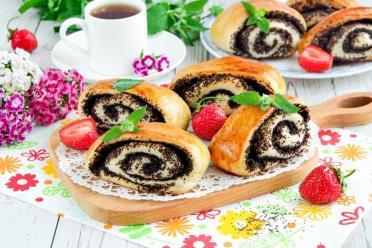 Poppy Seed Yeast Rolls