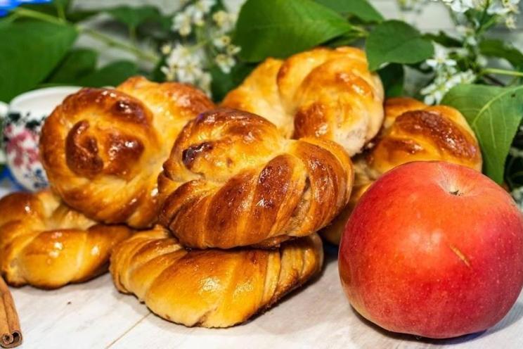 Cinnamon Sugar Kefir Butter Buns