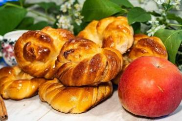 Cinnamon Sugar Kefir Butter Buns