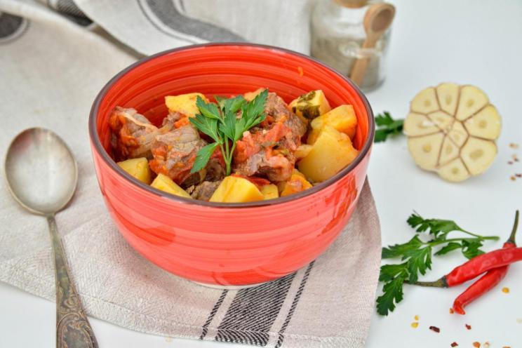 Azerbaijani-Style Steamed Lamb with Vegetables