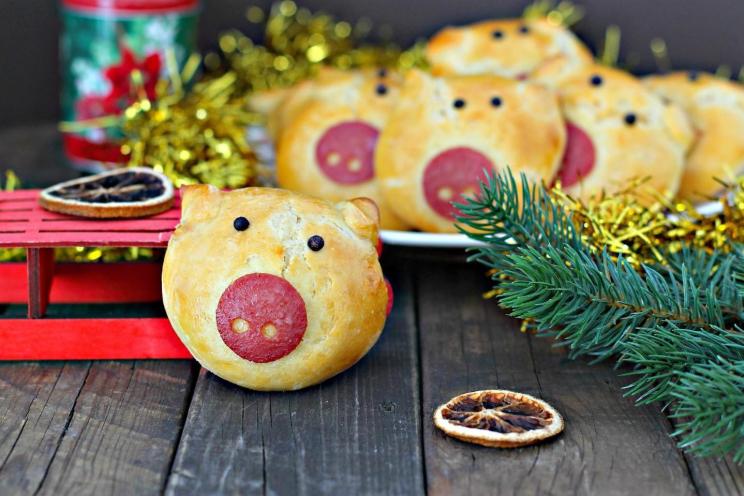 Festive Piggy Buns for the New Year