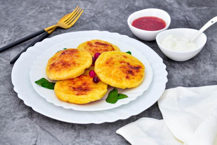 Oven-Baked Cottage Cheese Pancakes with Semolina