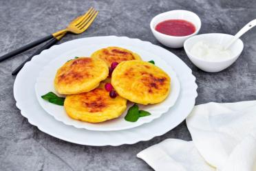 Oven-Baked Cottage Cheese Pancakes with Semolina