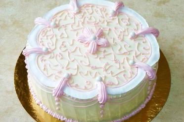 Strawberry-Filled Sponge Cake for Any Celebration
