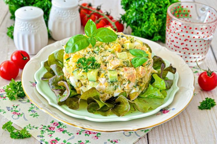 Quick Chicken & Cucumber Salad with Egg
