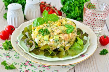 Quick Chicken & Cucumber Salad with Egg