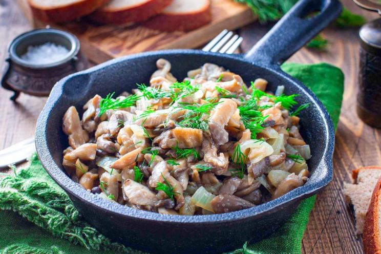 Pan-Fried Oyster Mushrooms with Onions