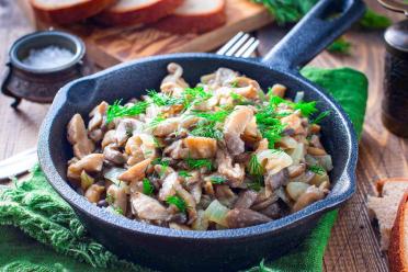 Pan-Fried Oyster Mushrooms with Onions