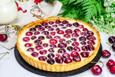 Cherry Cream Shortbread Pie