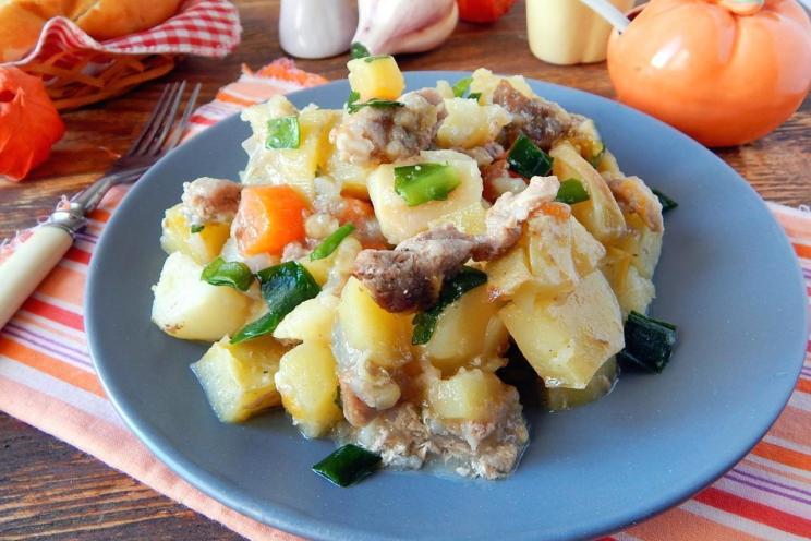 Oven-Baked Pork with Potatoes & Carrots Oven-Baked Pork with Potatoes & Carrots