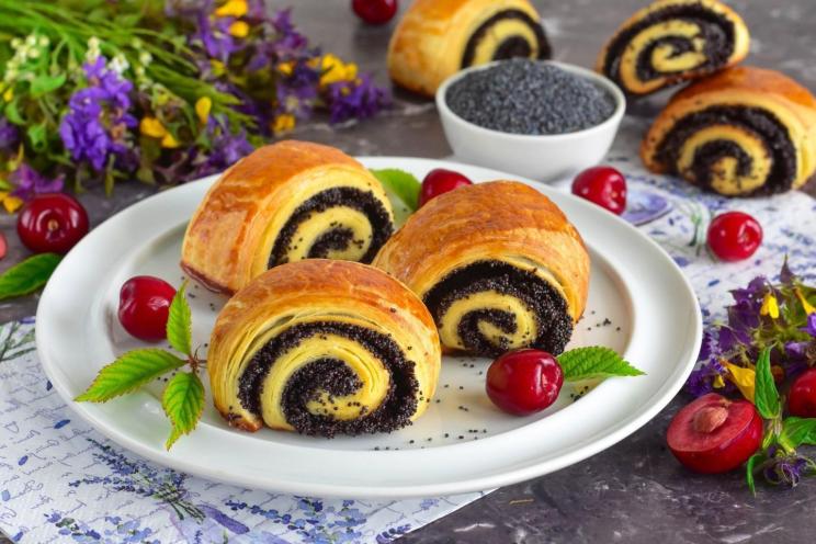 Quick and Easy Poppy Seed Puff Pastry Buns Quick and Easy Poppy Seed Puff Pastry Buns