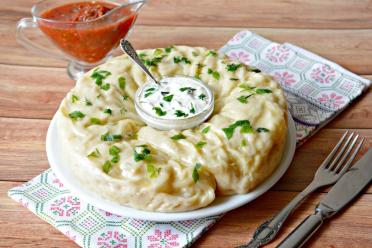 Steamed Potato Khanum Rolls