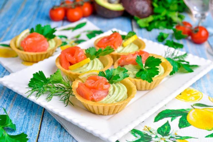 Avocado, Salmon, and Cheese Tartlets Avocado, Salmon, and Cheese Tartlets