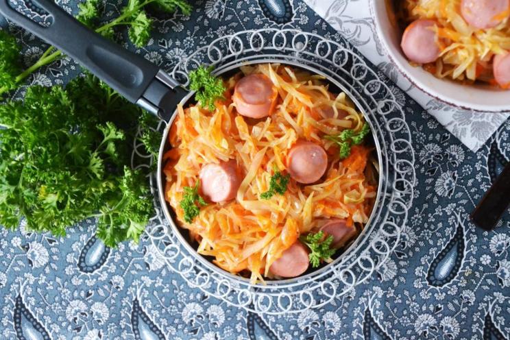 Quick & Tasty: Stewed Cabbage with Sausages