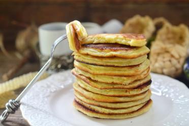 Low-Calorie Fluffy Pancakes with Sour Milk