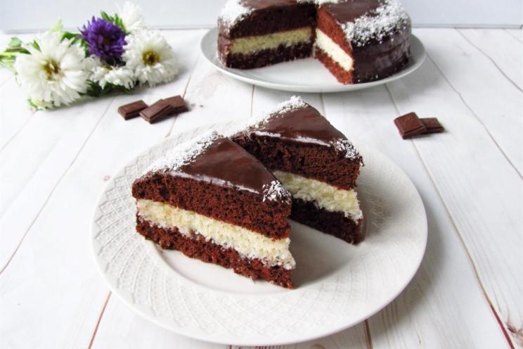 Coconut Chocolate Bounty Cake