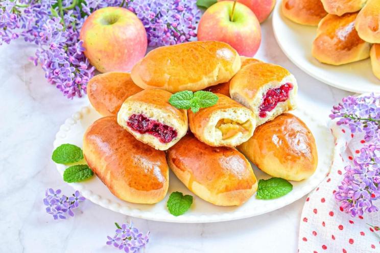 Irresistible Sweet Yeast Dough Pies