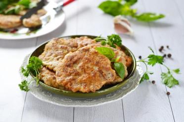 Juicy Albanian Pork Cutlets