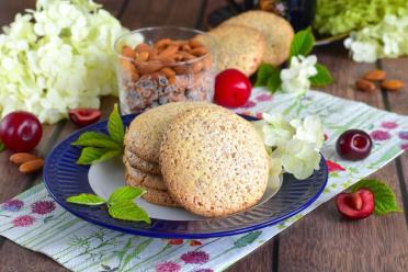 Irresistible Almond Cakes