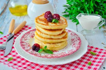 Airy Yeast Pancakes with Simple Ingredients