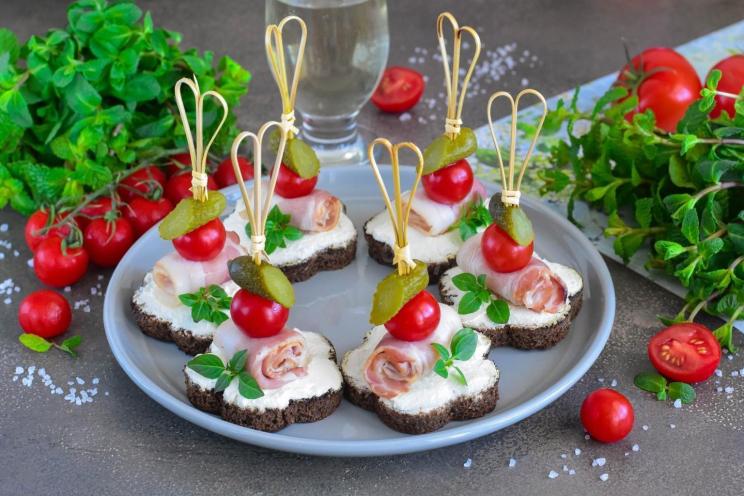 Holiday Bacon Skewers: Quick, Elegant Appetizers Holiday Bacon Skewers: Quick, Elegant Appetizers