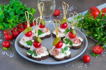 Holiday Bacon Skewers: Quick, Elegant Appetizers
