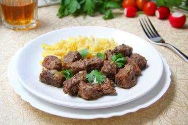 Tender Slow Cooker Beef with Onions