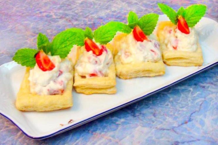 Easy Creamy Fruit-Filled Pastry Puffs