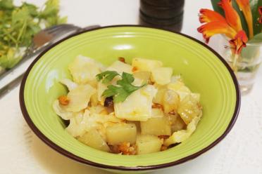 Oven-Baked Potatoes with Onions and Cabbage