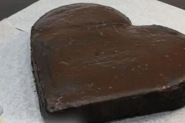 Easy Heart-Shaped Cake Without a Mold