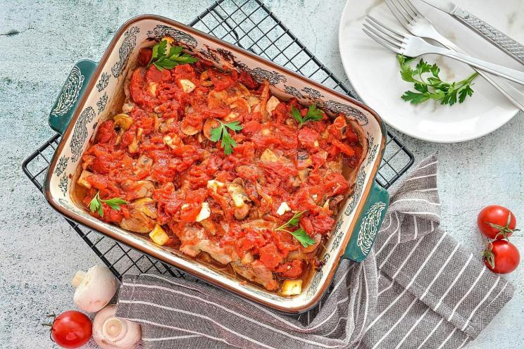 Baked Meat with Mushrooms, Tomatoes, and Cheese Baked Meat with Mushrooms, Tomatoes, and Cheese