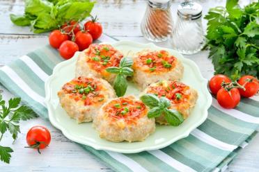 Cheesy Tomato Minced Meat Nests