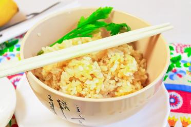 Soy Sauce Turmeric Rice with Garlic
