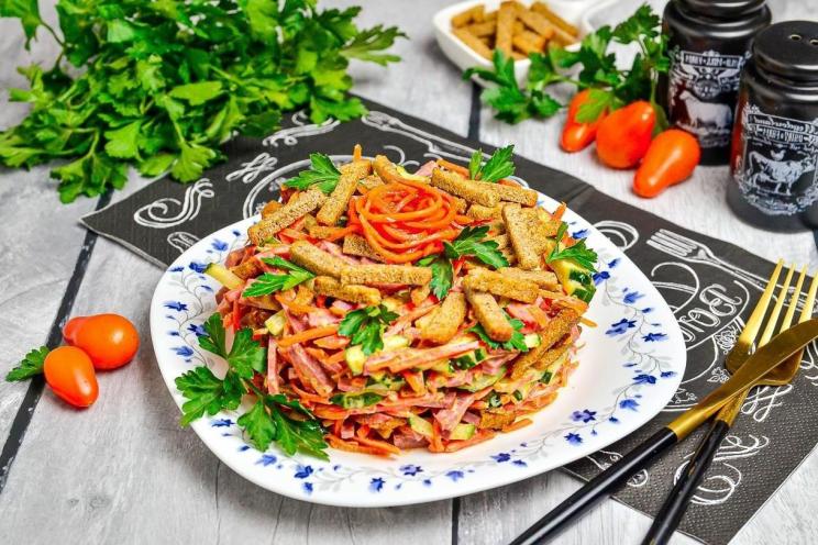 Quick Korean Carrot and Crouton Salad