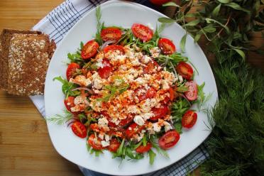 Quick Arugula & Cherry Tomato Salad with Cheese