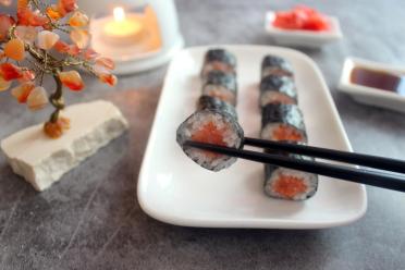 Easy Homemade Salmon Sushi Rolls