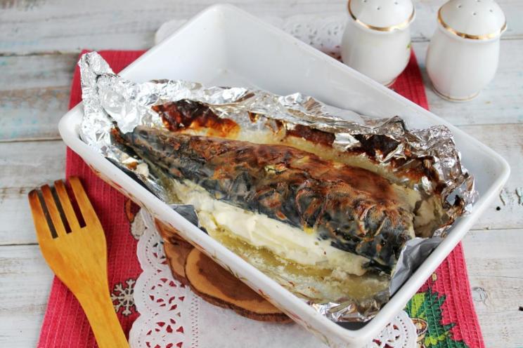 Oven-Baked Mackerel with Sour Cream Oven-Baked Mackerel with Sour Cream