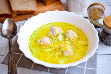 Hearty Meatball and Vermicelli Soup