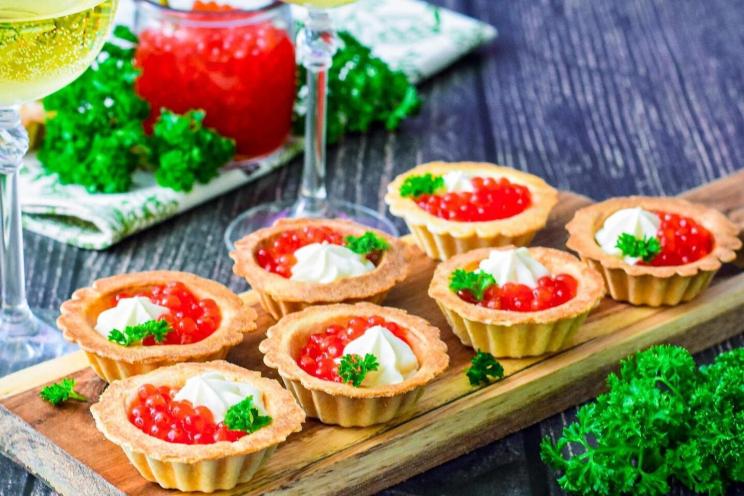 Cheese and Caviar Tartlets: Quick and Elegant Appetizer