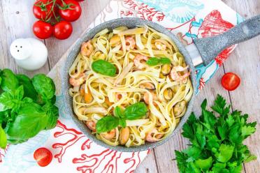 Seafood Pasta with Creamy Garlic Sauce
