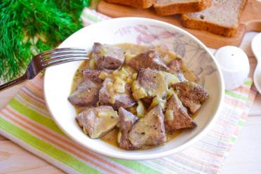 Creamy Pork Liver Stew with Onions