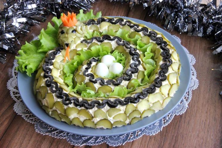 Festive Chicken and Pineapple Snake Salad Festive Chicken and Pineapple Snake Salad