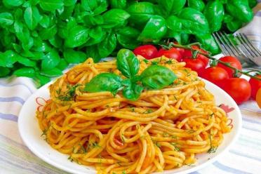 Quick and Easy Spaghetti with Tomato Paste